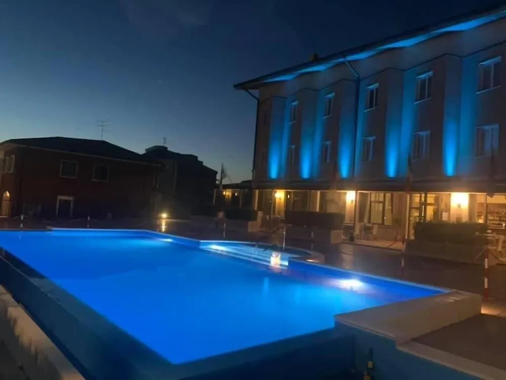 Hotel San Benedetto Peschiera del Garda 3*,  Italia