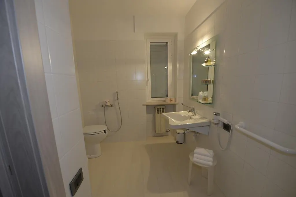 Hotel San Benedetto Peschiera del Garda 3*,
