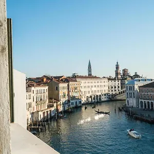 Ai Santi Apostoli 3*, Veneza Itália